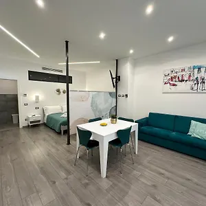 Appartamento San Saba Street 52, Roma